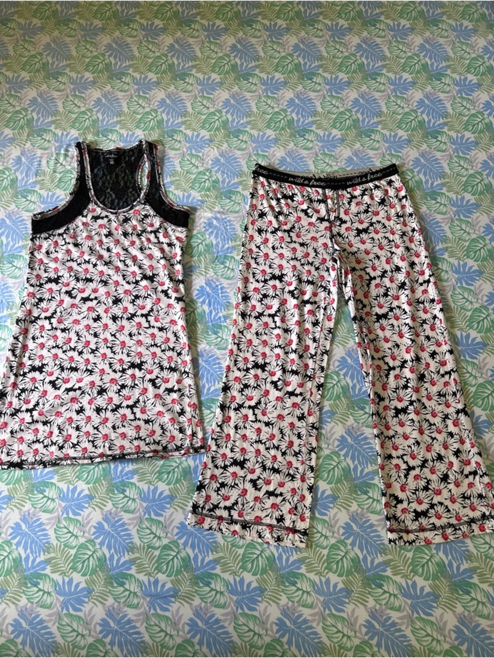 Wild & Free Women's XS Floral Pajama Set White Daisy Lace Back Tank & Pants
